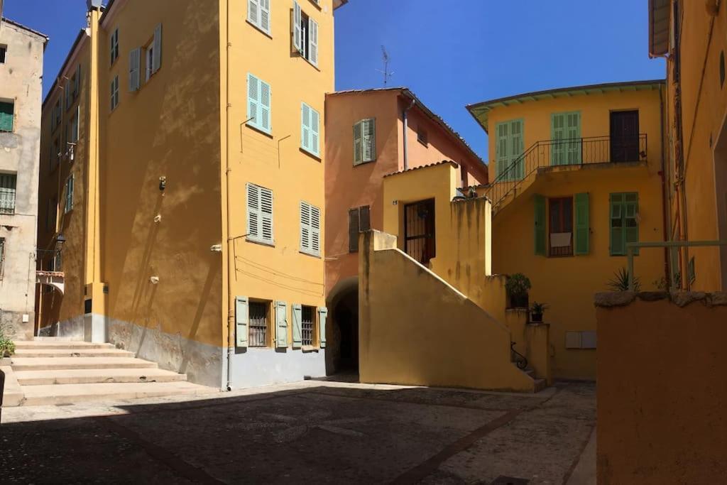 Between The Roofs Of Menton Old Town And The Sea Luaran gambar