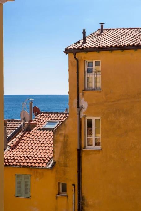 Between The Roofs Of Menton Old Town And The Sea Luaran gambar